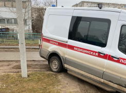 Кареты «скорой помощи» застревают на бездорожье в Волжском