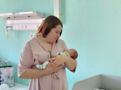 Волгоградские врачи спасли недоношенную девочку, родившуюся на 26-ой неделе