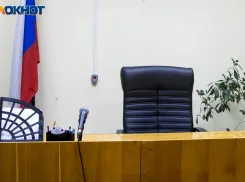 В Волгоградской области директор УК оставил сотрудников без зарплаты, потратив деньги на себя
