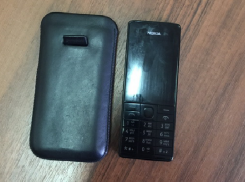 В Волгограде адвокат пронес в СИЗО сотовый и сим-карту