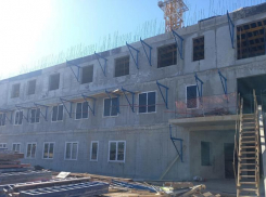 Первые три этажа детской поликлиники возведены в Волжском