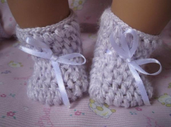 Волжские ветераны связали пинетки для малышей-сирот