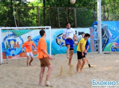Турнир по пляжному футболу в волжском «Космосе» завершен