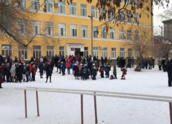 В Волгограде эвакуируют школьников 