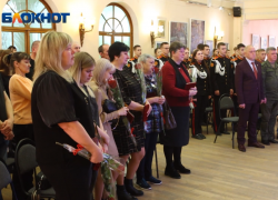 В Волжском передали Ордена Мужества матерям и вдовам погибших на СВО Героев: видео
