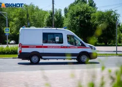 Авария на улице Горького в Волжском: водитель «Лады» пострадал в столкновении с «Хендэ»