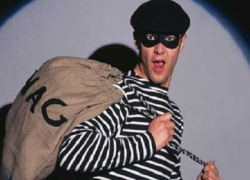 В Волжском дачные воры стащили автозапчасти и кухонную утварь