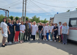 Бензопила, шуруповерт и сладости: близ волжского передали гуманитарную помощь 404-му полку