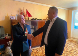 В Волжском свое 95-летие отметил труженик тыла Михаил Андреевич Лазарев