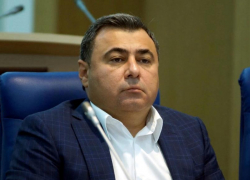 Депутату облдумы Руслану Шарифову советуют сдать мандат, чтобы не порочить честное имя депутатов