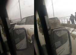 Мужчина упал с моста ГЭС в Волжском, бросив свой "Лексус" на плотине