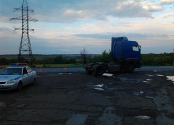 На трассе под Волгоградом после столкновения с МАЗом скончался 21-летний парень