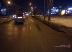 В Волжском иномарка сбила женщину