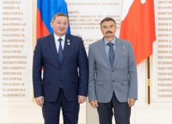 Губернатор присвоил Почетное звание скульптуру, работавшему в Волжском