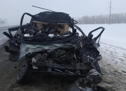 Родители двух семей погибли: в ДТП на трассе в Ростовской области разбились волгоградцы