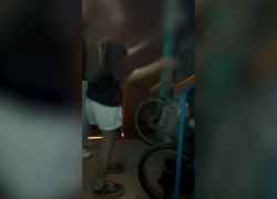 В Михайловке 12-летнюю школьницу поставили на колени и заставили извиняться на видео
