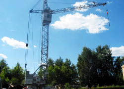 Жители Волжского обсуждают опасный элемент на кране 