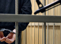 Житель Волжского обвиняется в изнасиловании двух 7-летних девочек