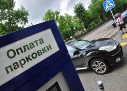 На улице Карбышева в Волжском перекрыли въезды и выезды, чтобы разбить стоянку для авто