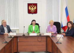 Депутаты обсудили, кого награждать почетными грамотами в Волжском