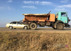 На трассе под Волгоградом Nexia протаранила грузовик: пострадала женщина