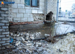 Была заперта с трупом собственной матери: спасатели вызволили женщину из квартиры в Волгограде