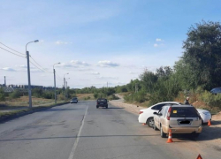 В Волгоградской области пенсионер пошел на маневр и устроил ДТП: есть раненые