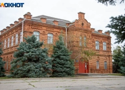 Старейшая школа Волжского получит новую жизнь: картинную галерею ждет масштабная реставрация