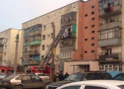 Из-за пожара в Волжском прошла срочная эвакуация жителей многоквартирного дома