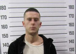 Собутыльник с криминальным прошлым обчистил карманы 41-летней волжанки