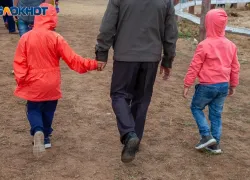 Волжане считают, что ребенок гуляющей матери может быть в опасности