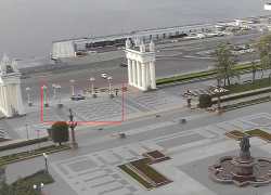 Проехался по лестнице набережной на внедорожнике: лихач попал на видео в Волгограде