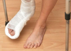 Водитель наехал на ногу пенсионерке в Волжском