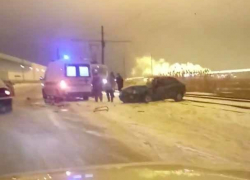 Сильная авария у волжской "ботаники" перегородила проезд трамваям