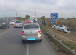 Под Волжским «Лада» врезалась в такси: есть пострадавшие
