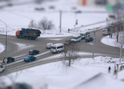 В Волжском в ДТП пострадали водитель и пассажир иномарки