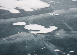 Пять школьников провалились под лед в Волжском