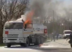 В Волжском загорелся бензовоз