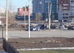 В Волжском "четверка" и "Матиз" поцеловались на перекрестке