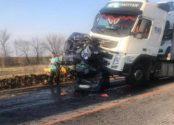 Автомобиль всмятку: 3 человека погибли и пострадал 3-летний малыш из-за ДТП в области