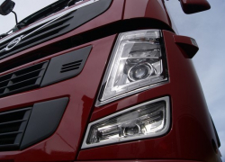 В Волжском дальнобойщика из Украины во время ремонта раздавила фура