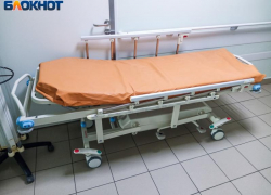 В реанимацию перевели выпавшего из окна подростка в Волжском