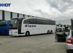 В Волжском у перевозчика «Диана тур» изъяли все автобусы за долги: ВИДЕО