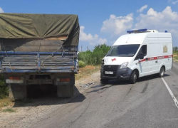 «Камаз» разбил машину скорой помощи: фельдшера доставили в больницу в Волгоградской области