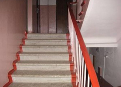 На севере Волгограда изнасиловали молодую девушку в подъезде ее дома