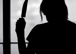 Ворвался домой, душил и пырнул ножом: волжанин пытался убить свою бывшую девушку