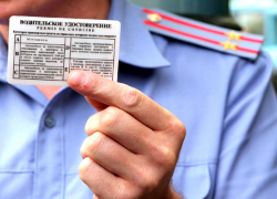 Под Волгоградом экс-полицейских осудили за выдачу липовых водительских прав