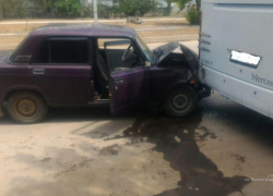 Сокрушительное столкновение привело пассажира "Жигулей" в больницу