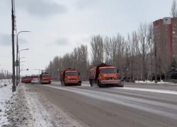 Коммунальные службы Волжского круглосуточно борются со снегом и гололедом