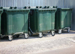 В Волжском горели два мусорных контейнера